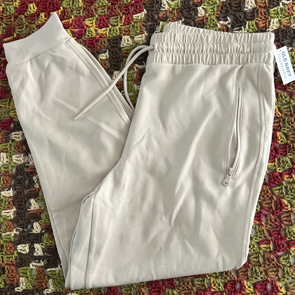 Women’s Old Navy Cream Joggers NWT